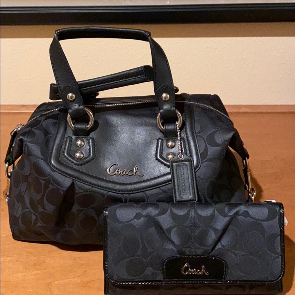 BNWT Coach bag with matching wallet